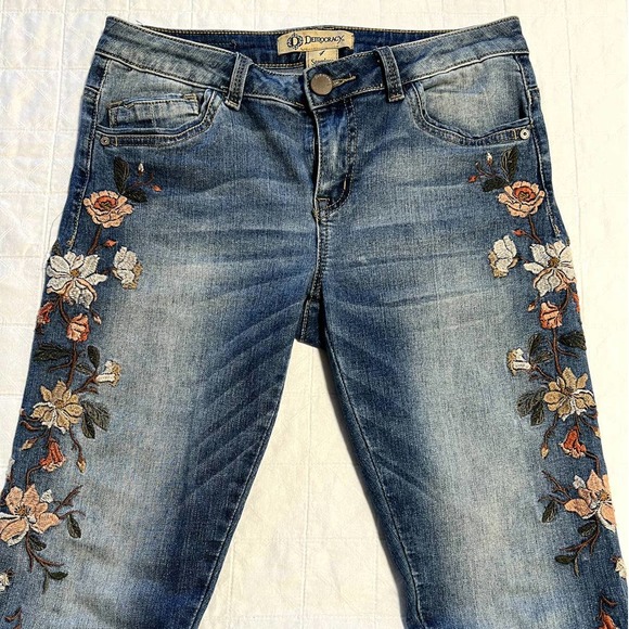 Democracy Blue and Cream Skinny Jeans with Floral Embroidery - Picture 4 of 13